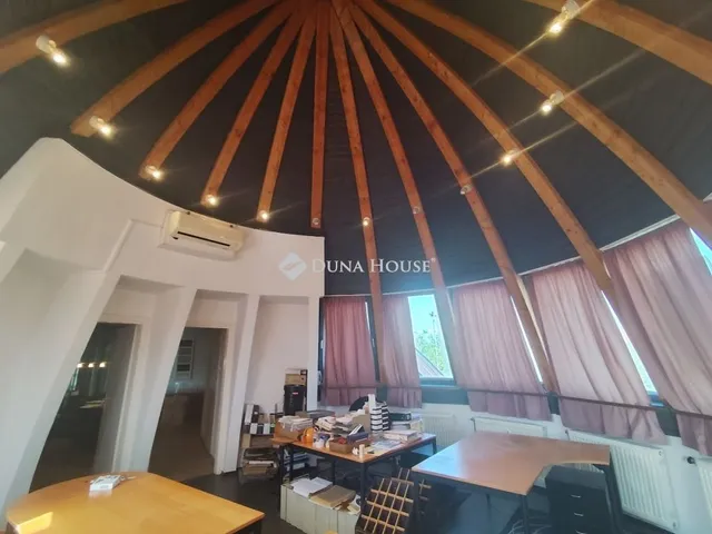 Eladó kereskedelmi és ipari ingatlan Kecskemét, Belváros 85 nm