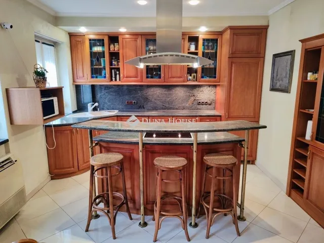 Eladó ház Kecskemét, Villanegyed 220 nm