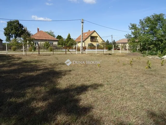 Eladó telek Felsőlajos 728 nm