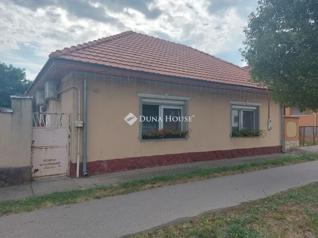 Eladó ház Izsák 82 nm