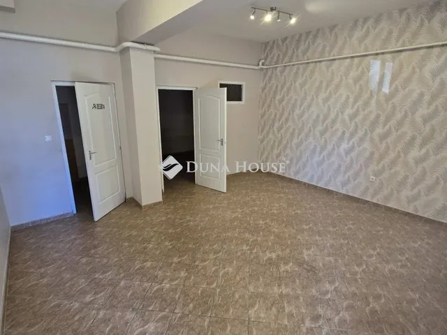 Eladó kereskedelmi és ipari ingatlan Lajosmizse 38 nm