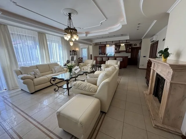 Eladó ház Kecskemét, Petőfiváros 372 nm