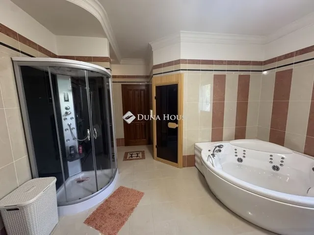 Eladó ház Kecskemét, Petőfiváros 372 nm