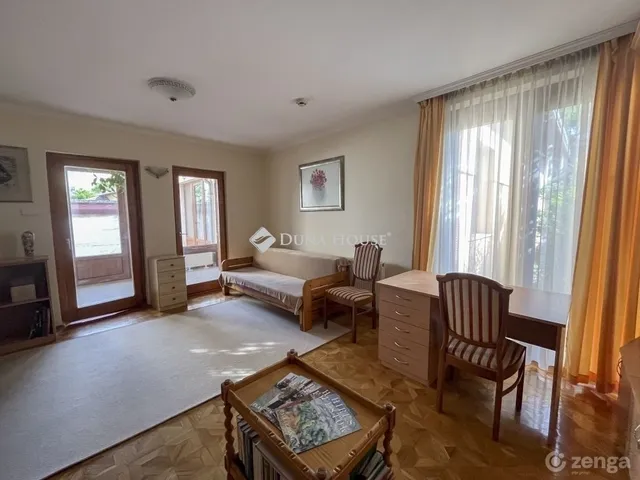 Eladó ház Kecskemét, Hunyadiváros 218 nm