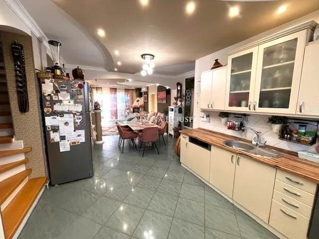 Eladó lakás Kecskemét 140 nm