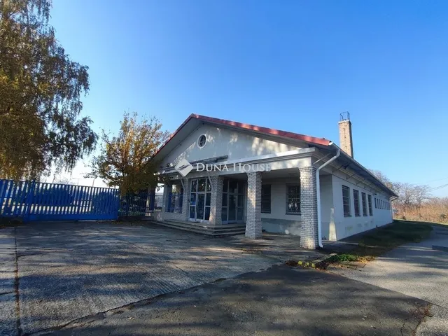 Eladó kereskedelmi és ipari ingatlan Nagykőrös 2615 nm