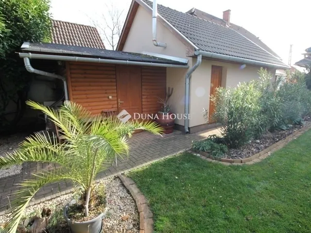 Eladó ház Kecskemét, Katonatelep 103 nm