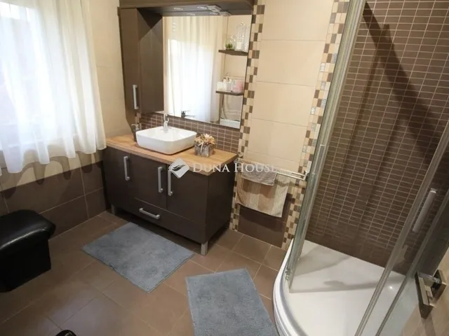 Eladó ház Kecskemét, Katonatelep 103 nm