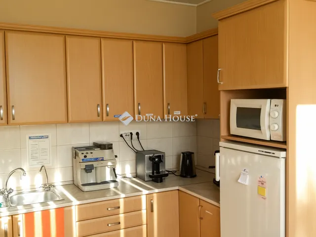 Eladó kereskedelmi és ipari ingatlan Kecskemét 485 nm