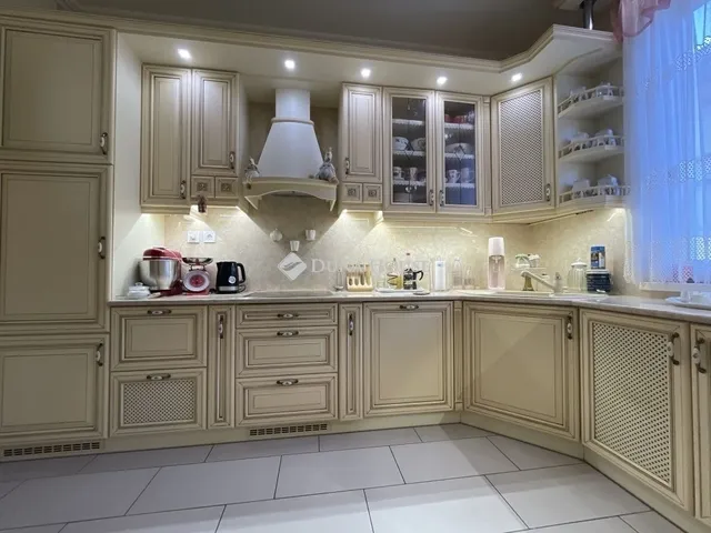 Eladó lakás Kecskemét, Belváros 140 nm