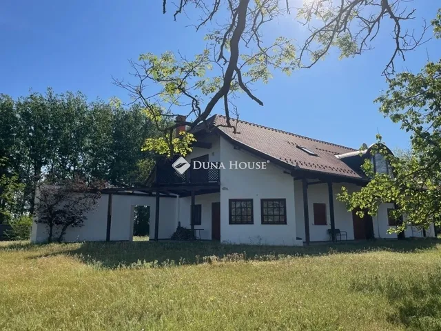 Eladó mezőgazdasági ingatlan Kerekegyháza 338 nm