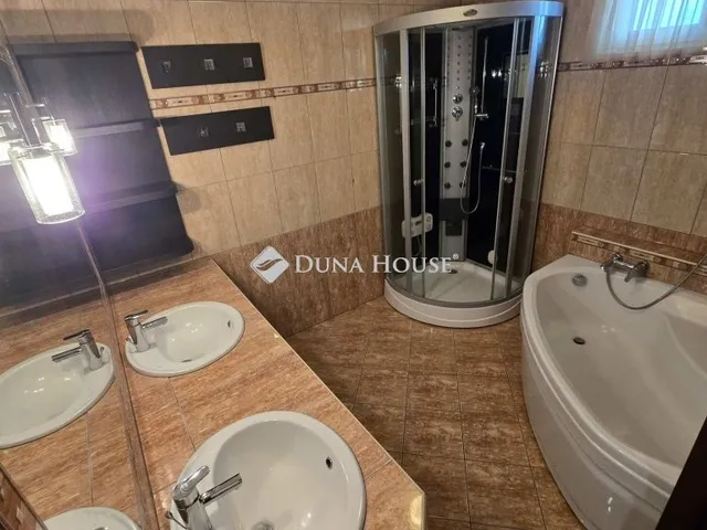 Eladó ház Császártöltés 189 nm