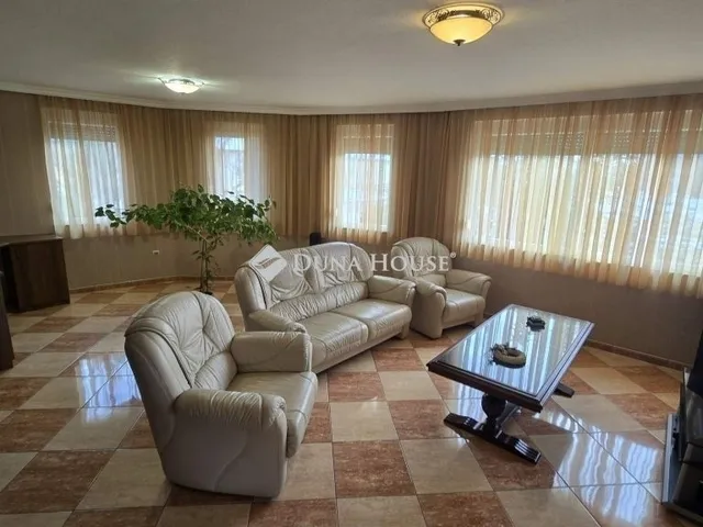 Eladó ház Császártöltés 189 nm