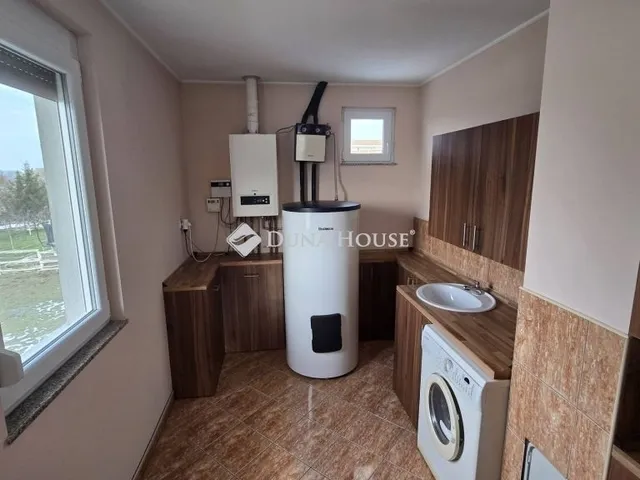 Eladó ház Császártöltés 189 nm