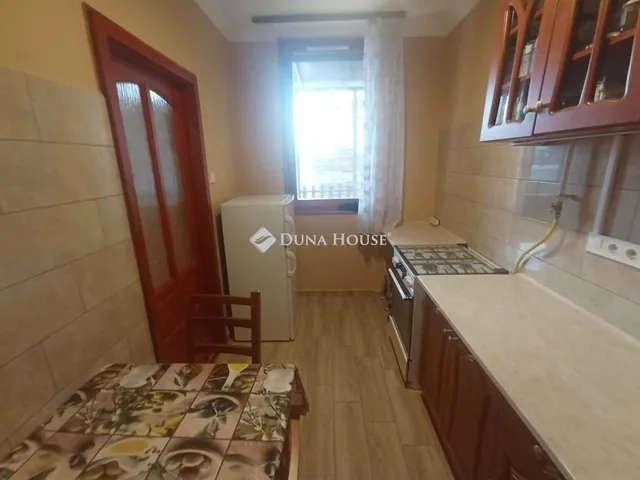 Eladó lakás Kecskemét, Műkertváros 37 nm