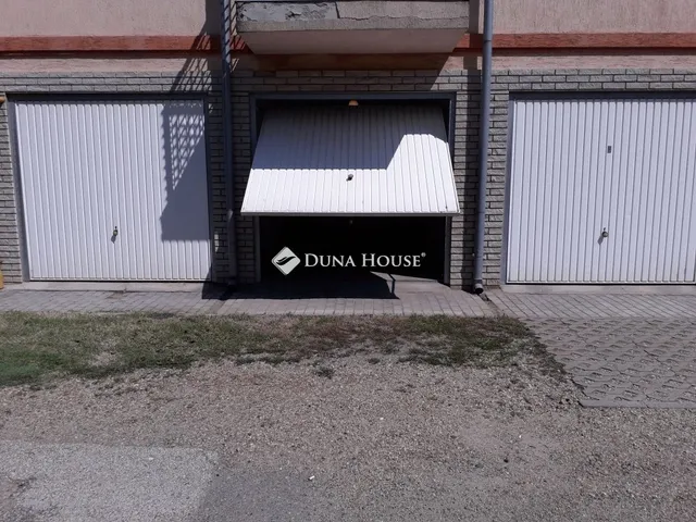 Eladó garázs Kecskemét 12 nm