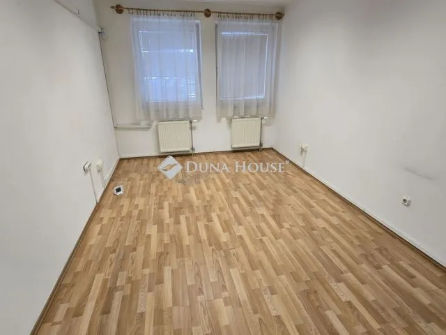 Kiadó kereskedelmi és ipari ingatlan Kecskemét, Belváros 14 nm