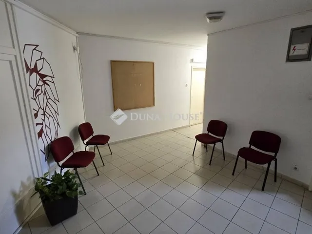 Kiadó kereskedelmi és ipari ingatlan Kecskemét, Belváros 14 nm