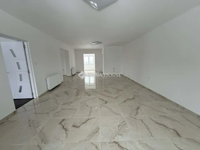 Eladó ház Cece 215 nm