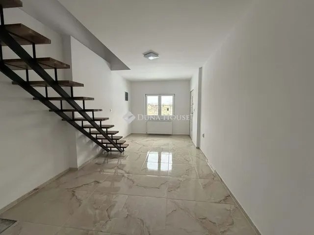 Eladó ház Cece 215 nm