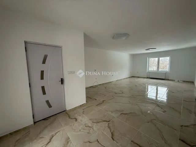 Eladó ház Cece 215 nm