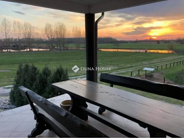 Eladó ház Császártöltés 189 nm