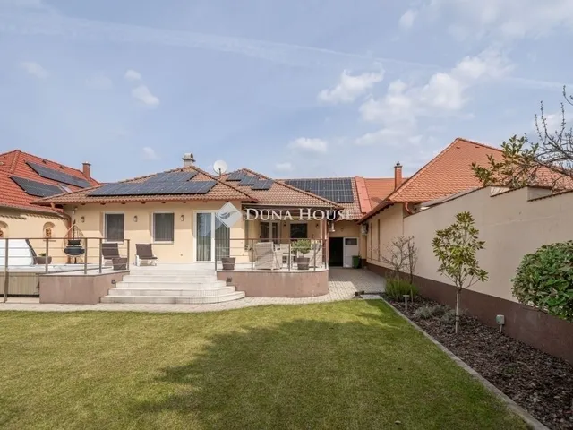 Eladó ház Kecskemét, Hollandfalu 269 nm