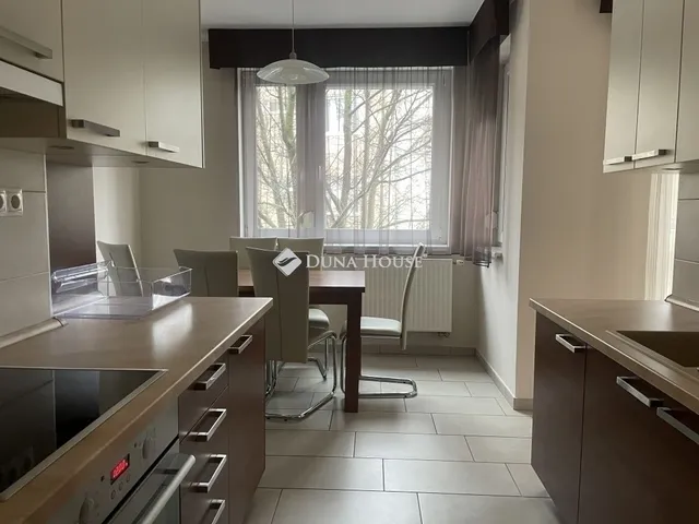 Eladó lakás Kecskemét, Hollandfalu 77 nm