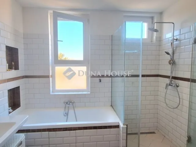 Eladó lakás Kecskemét, Villanegyed 105 nm