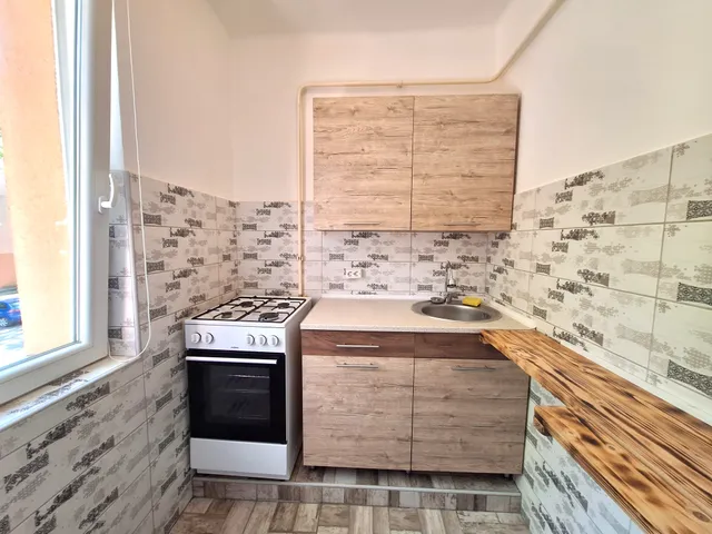 Eladó lakás Kecskemét, Széchenyiváros 28 nm