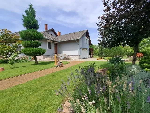 Eladó ház Kecskemét, Úrihegy 180 nm