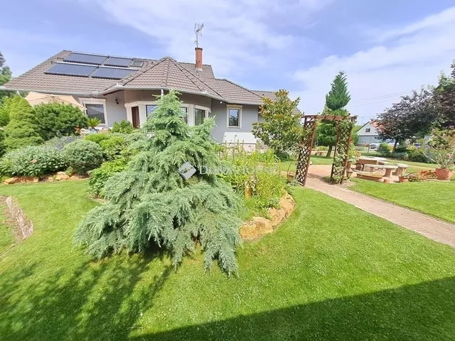 Eladó ház Kecskemét, Úrihegy 180 nm