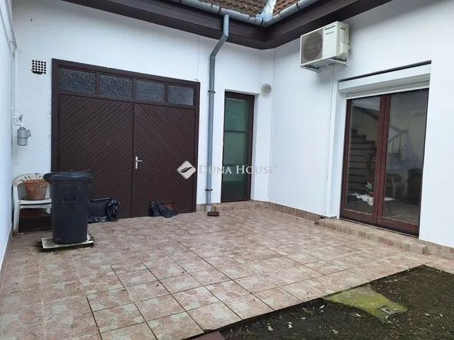 Eladó ház Kecskemét, Hunyadiváros 99 nm