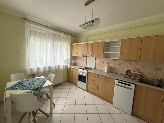 Kiadó lakás Kecskemét, Belváros 110 nm