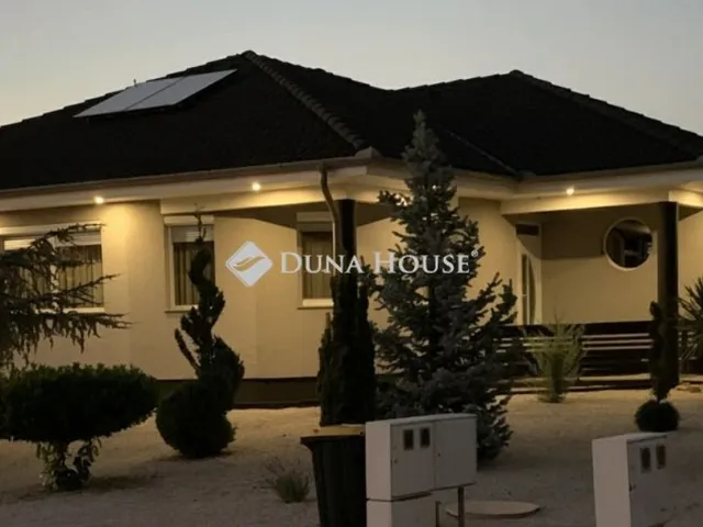 Eladó ház Császártöltés 126 nm