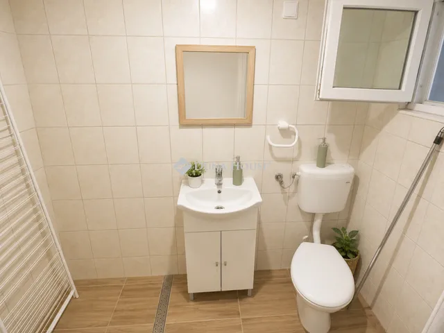 Eladó mezőgazdasági ingatlan Felsőlajos 70 nm