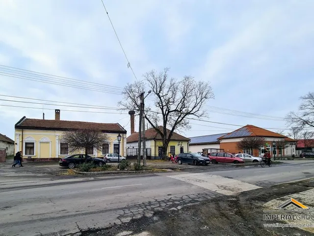 Eladó kereskedelmi és ipari ingatlan Abaújszántó, Kossuth tér 1621 nm