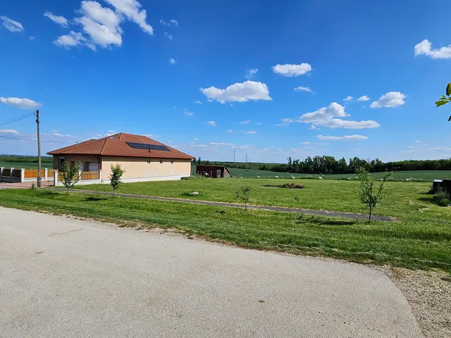 Eladó telek Onga, Újtelep 1744 nm