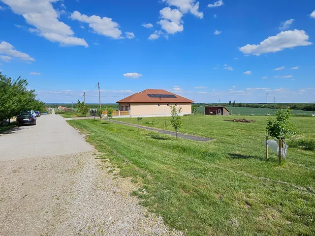 Eladó telek Onga, Újtelep, Mészáros Lázár utca 1744 nm