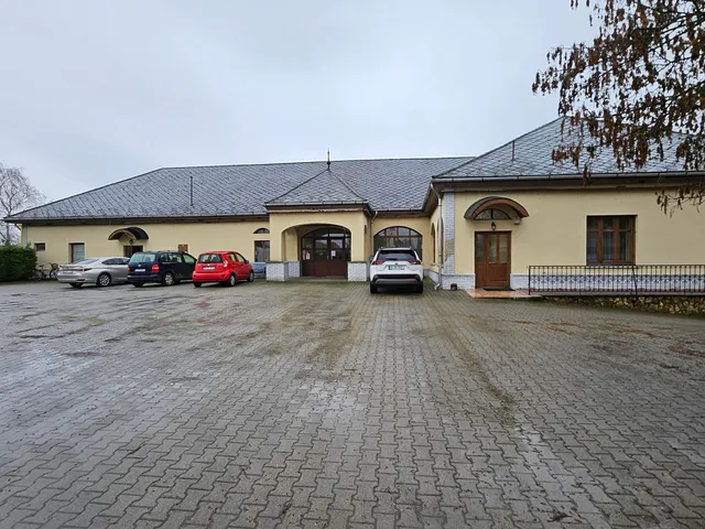 Eladó kereskedelmi és ipari ingatlan Halmaj 6469 nm