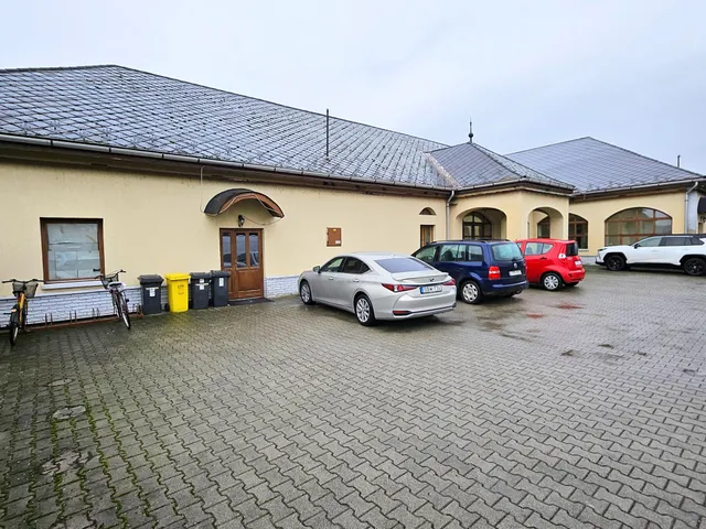 Eladó kereskedelmi és ipari ingatlan Halmaj 6469 nm