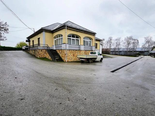 Eladó kereskedelmi és ipari ingatlan Halmaj 6469 nm