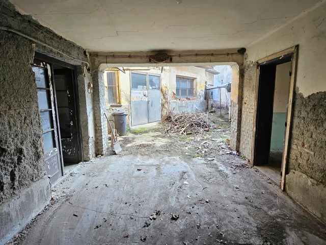 Eladó kereskedelmi és ipari ingatlan Miskolc, Hejőcsaba, Szirmai utca 303 nm