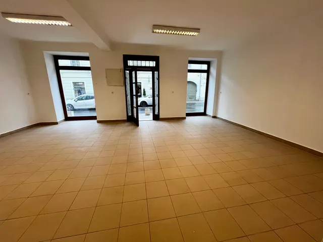 Eladó kereskedelmi és ipari ingatlan Pécs, Belváros, Király utca 70 nm