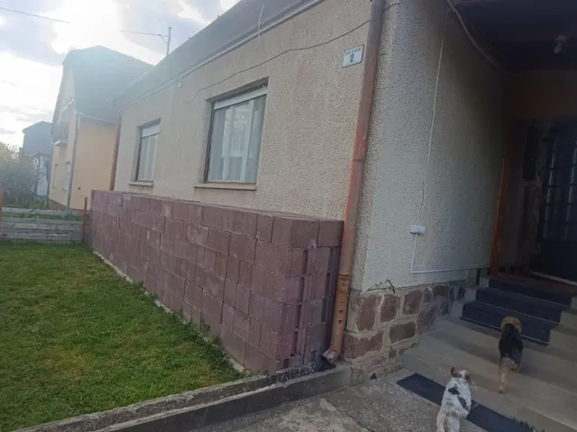 Eladó ház Pécs, Kertváros, Víg utca 2 160 nm