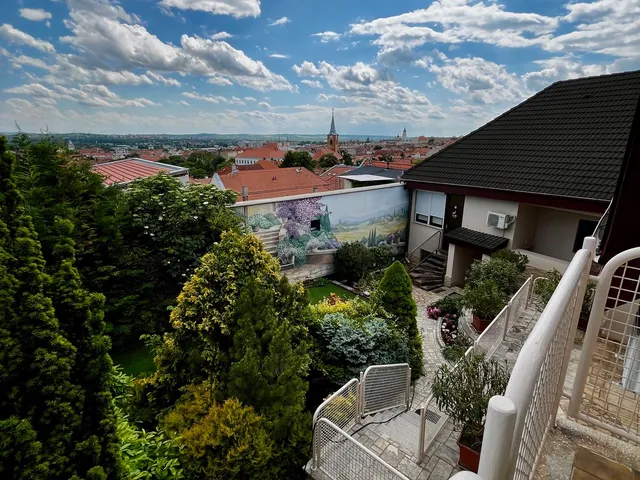 Eladó ház Pécs, Tettye 370 nm