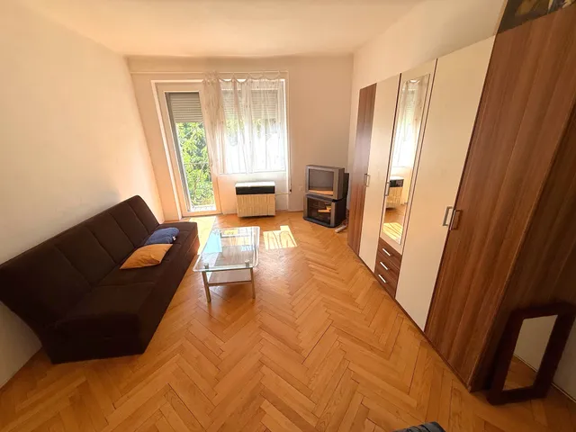 Eladó lakás Pécs, Meszes, Feketegyémánt Tér 34 nm