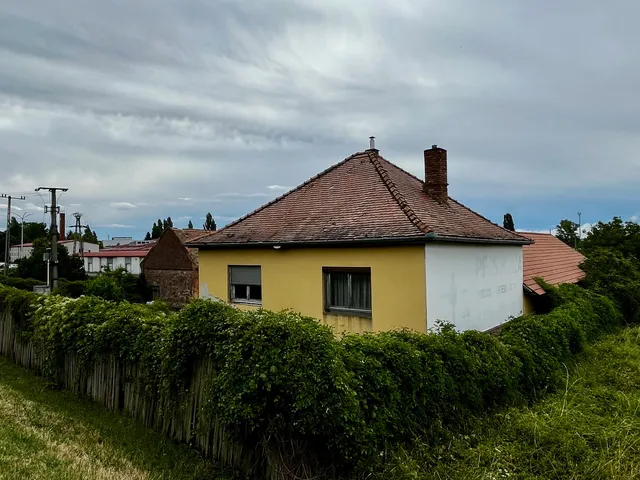 Kiadó kereskedelmi és ipari ingatlan Pécs, Nyugati ipari terület 390 nm