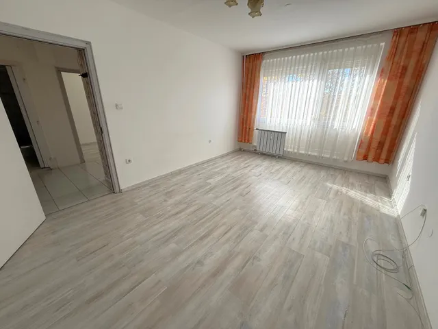 Eladó lakás Komló, Szilvás, Vértanúk utca 39 nm