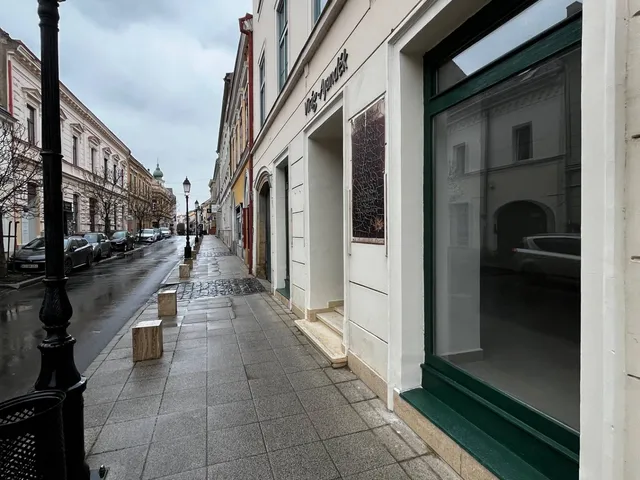 Eladó kereskedelmi és ipari ingatlan Pécs 70 nm